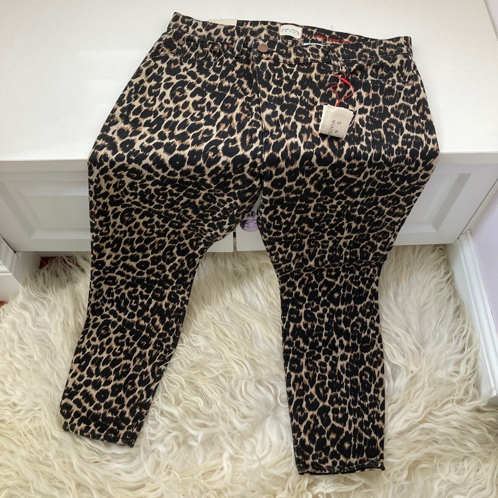 ALICE + OLIVIA High-Rise Straight Leg Jeans - Picture 2 of 11